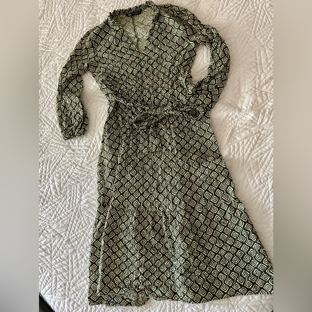 Zara Green Ecru Geometric Print Long Sleeve Midi Dress